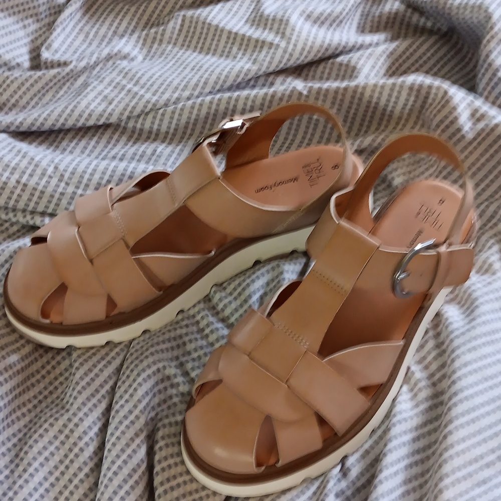 Womens Time & Tru Tan Size 8 Memory Foam Sandals